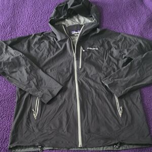Patagonia Men's Stretch Raincoat with Gray Accents